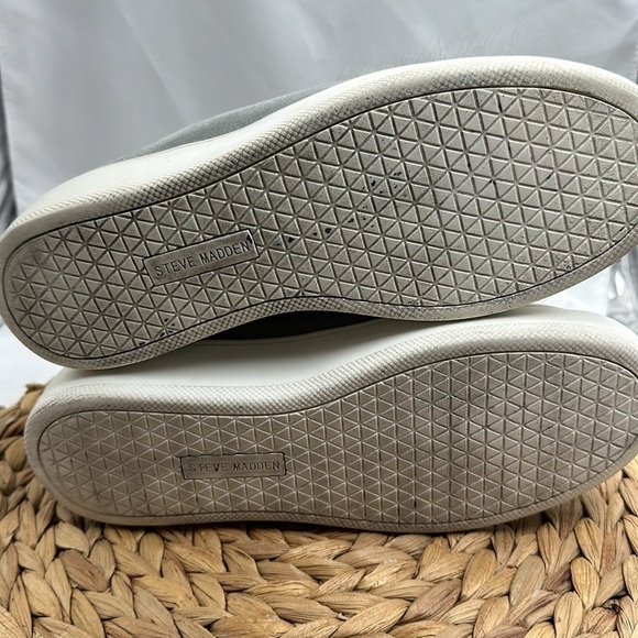 Steve Madden Faux Gray Suede Unique Fur PomPom Slip On Sneakers Size 7.5 - Picture 7 of 9